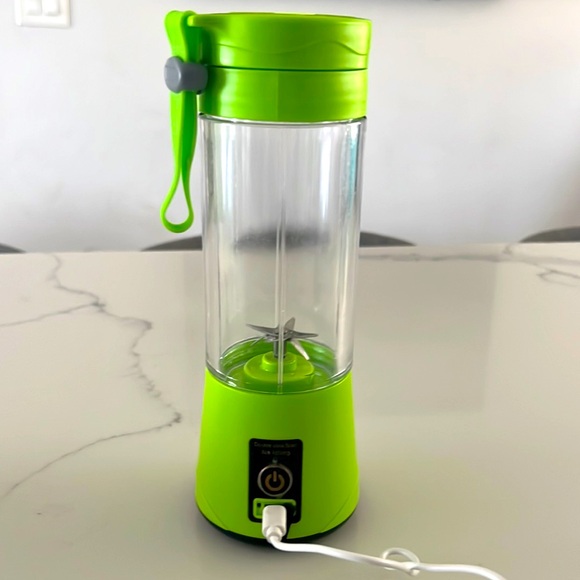 Other - Portable and Rechargeable Juice Blender